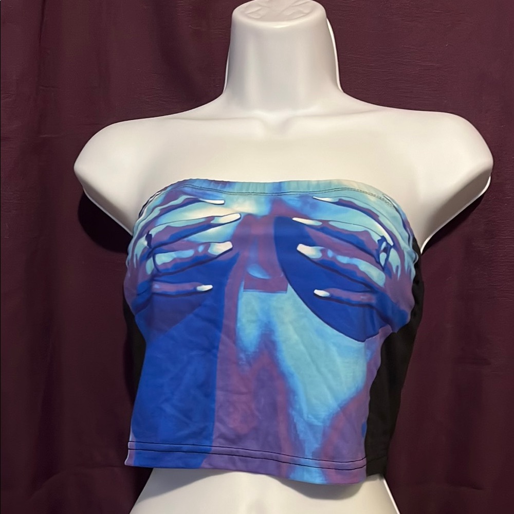 Blue Sleeveless Graphic Crop Top